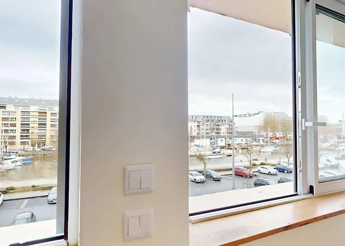 Vue Sur Le Port De Premium * Caen